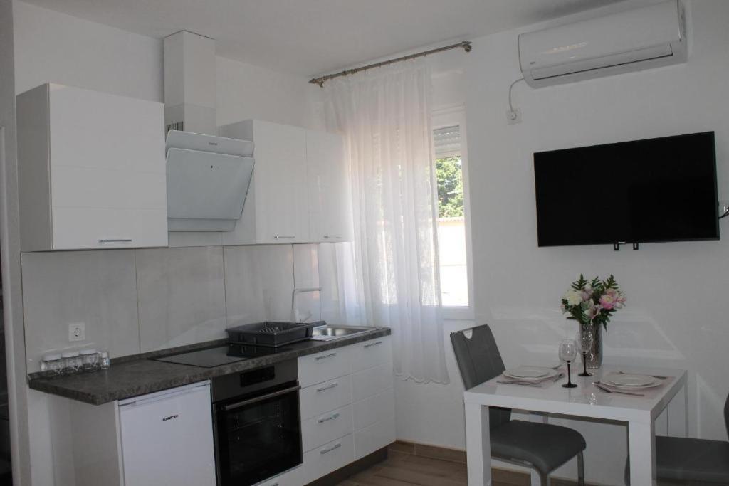 Jeta 2 Studio & Rooms Zara Esterno foto