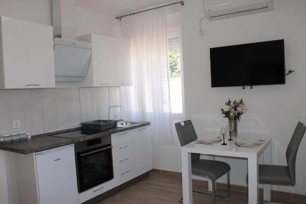 Jeta 2 Studio & Rooms Zara Esterno foto